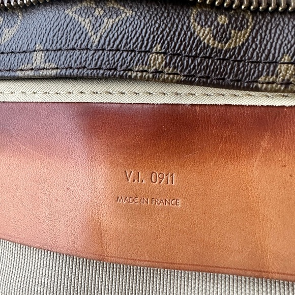 Louis Vuitton leather suitcase - Picture 10 of 13